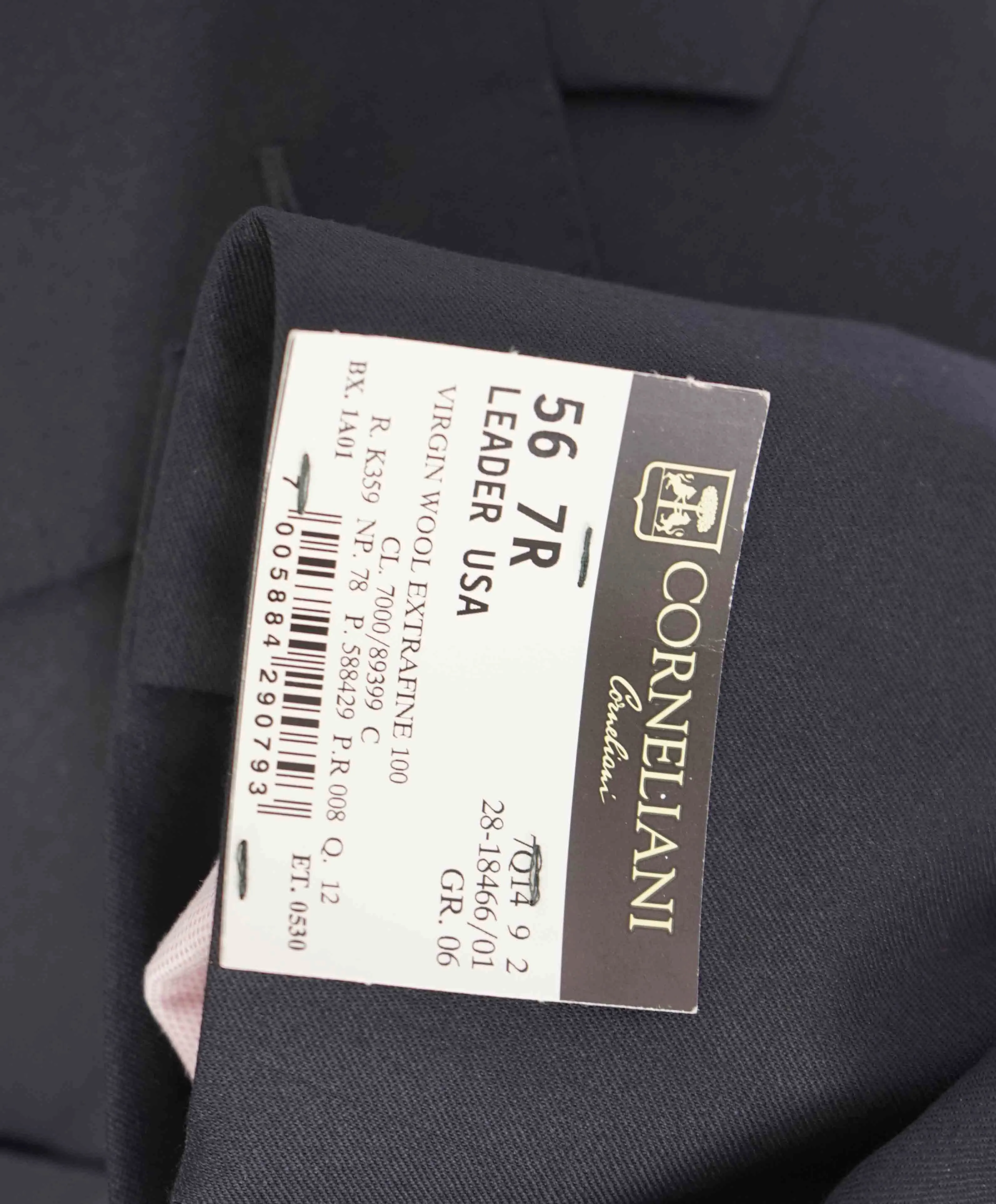 $1,595 CORNELIANI - CLOSET STAPLE  *17,75 MICRONS* Navy Blue Blazer - 46R