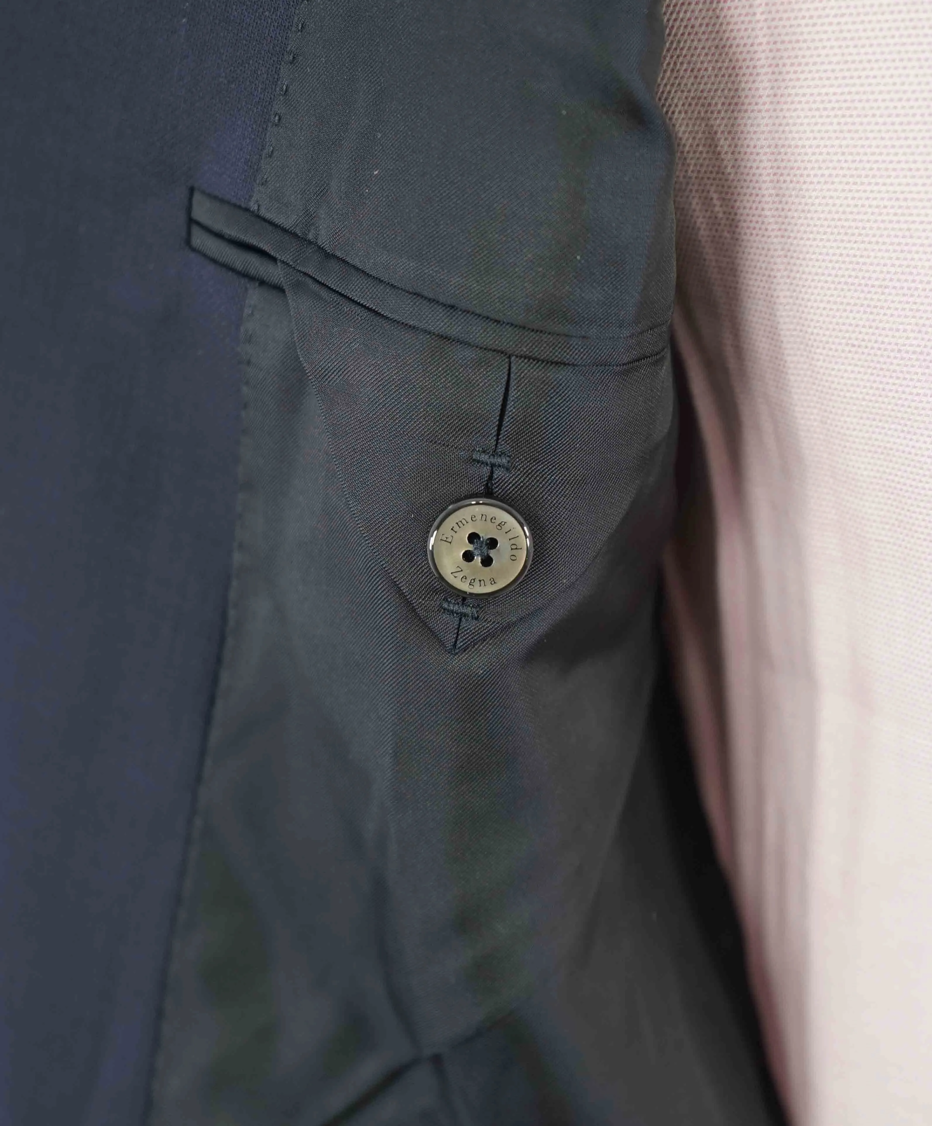 $3,290 ERMENEGILDO ZEGNA-“HIGH PERFORMANCE PACKAWAY” Navy Blazer- 40R