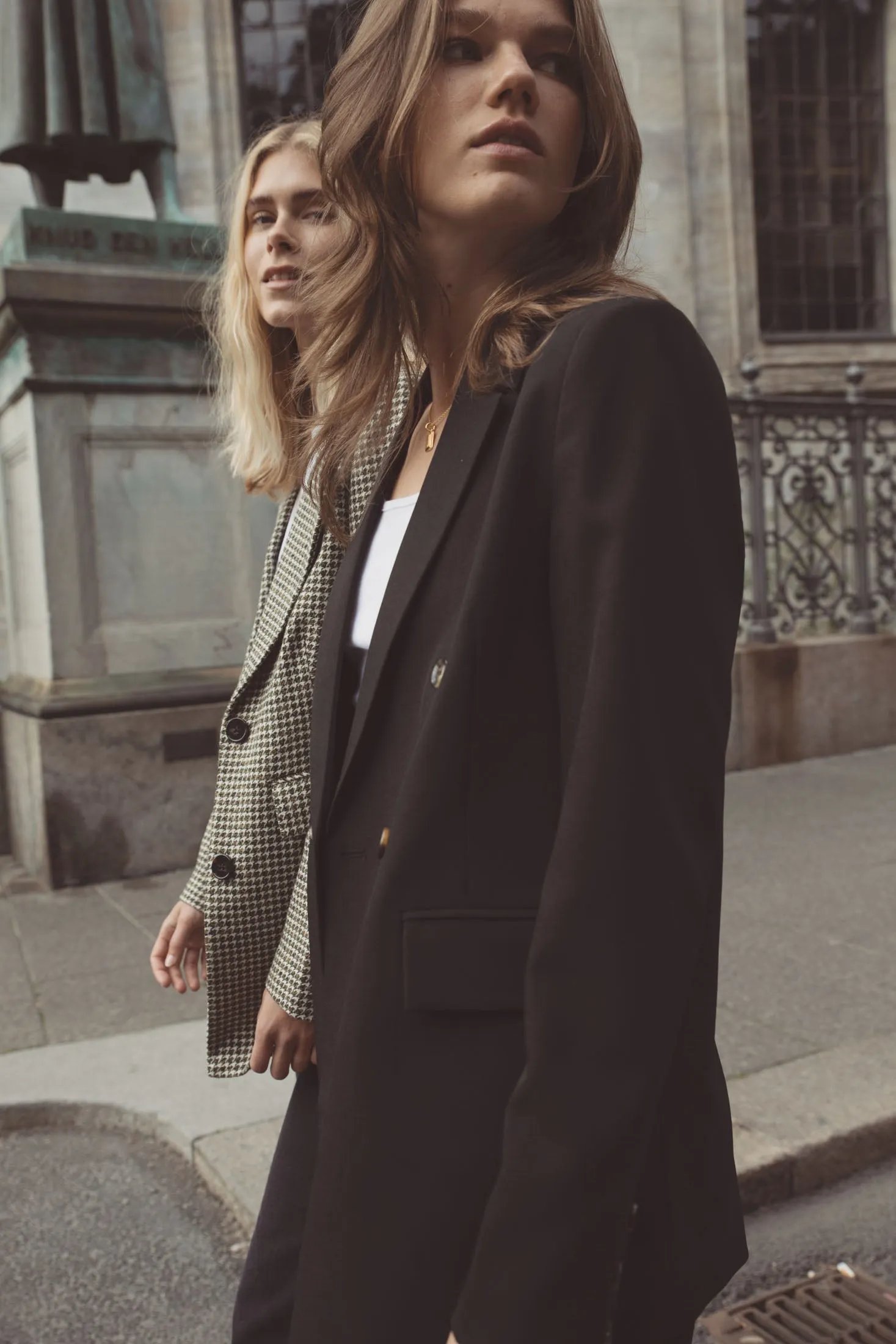 Cindy Blazer - Black
