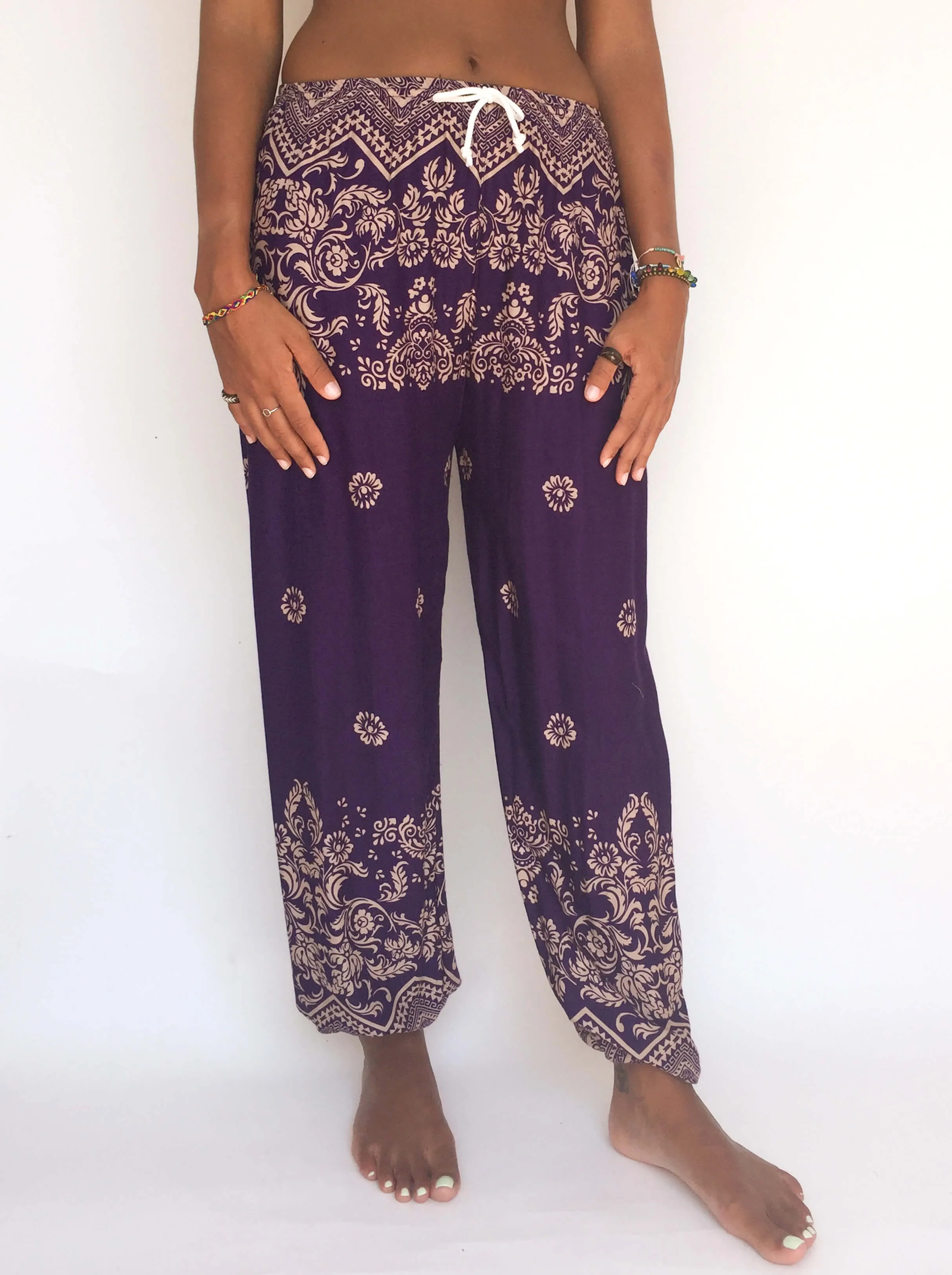 Drawstring pants with floral pattern