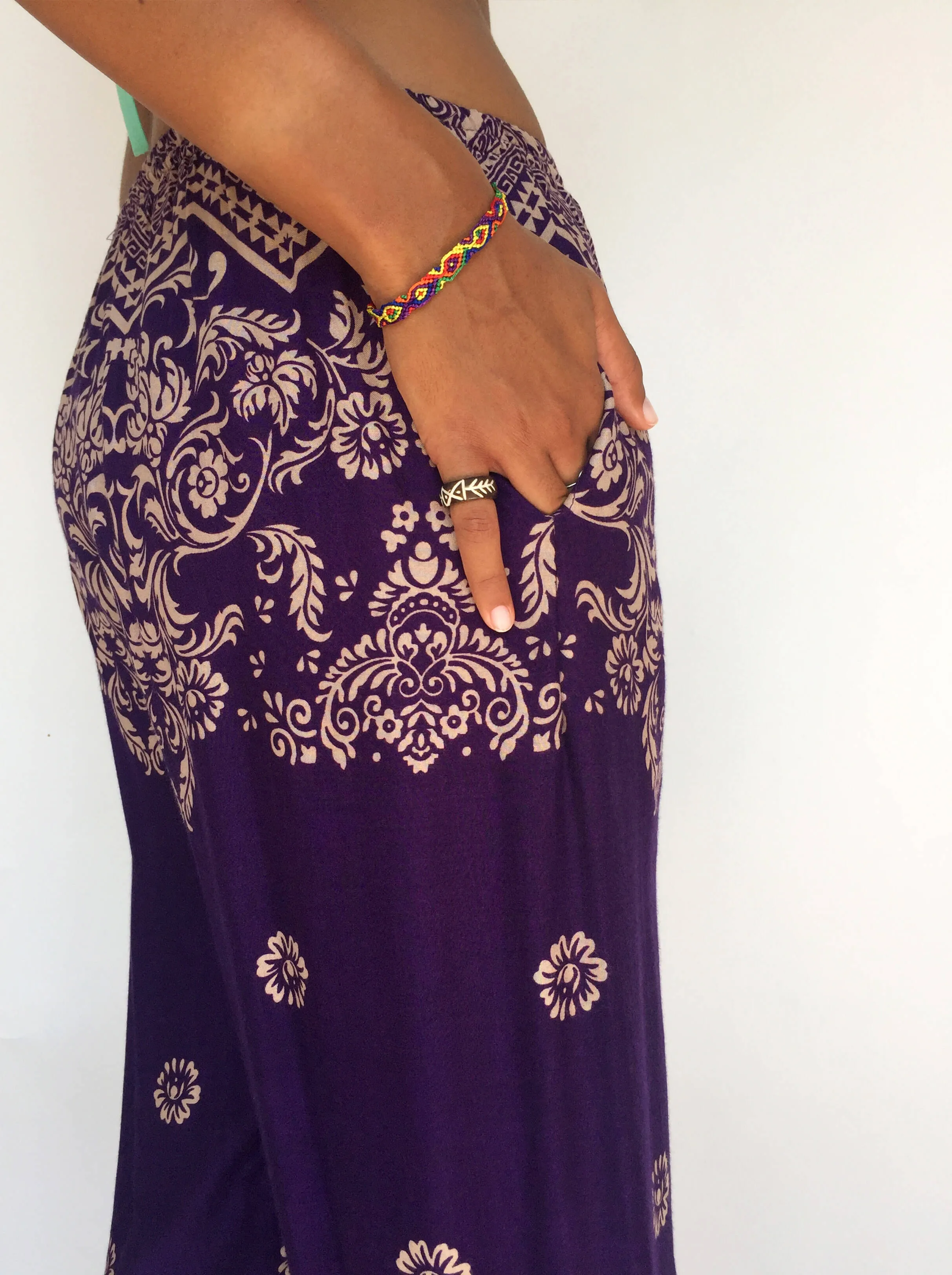 Drawstring pants with floral pattern