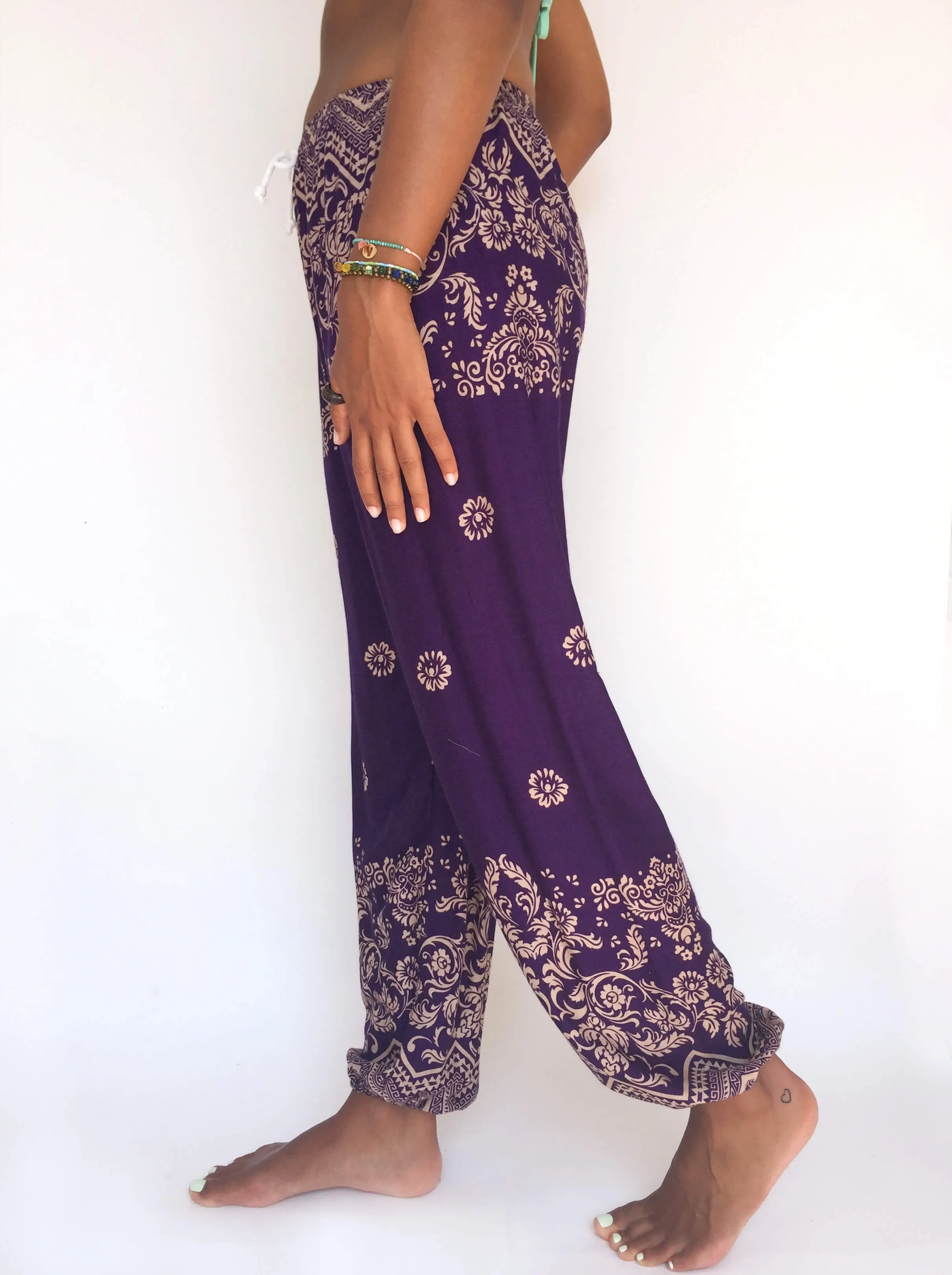 Drawstring pants with floral pattern