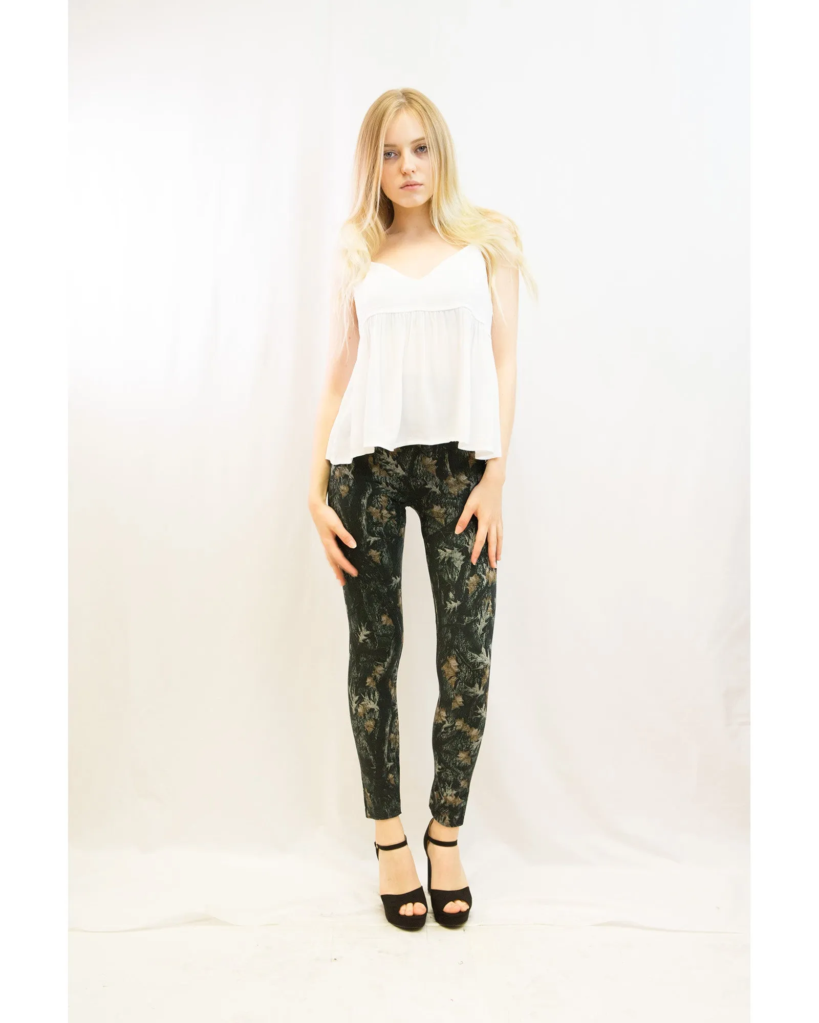Leaves print fleece leggings