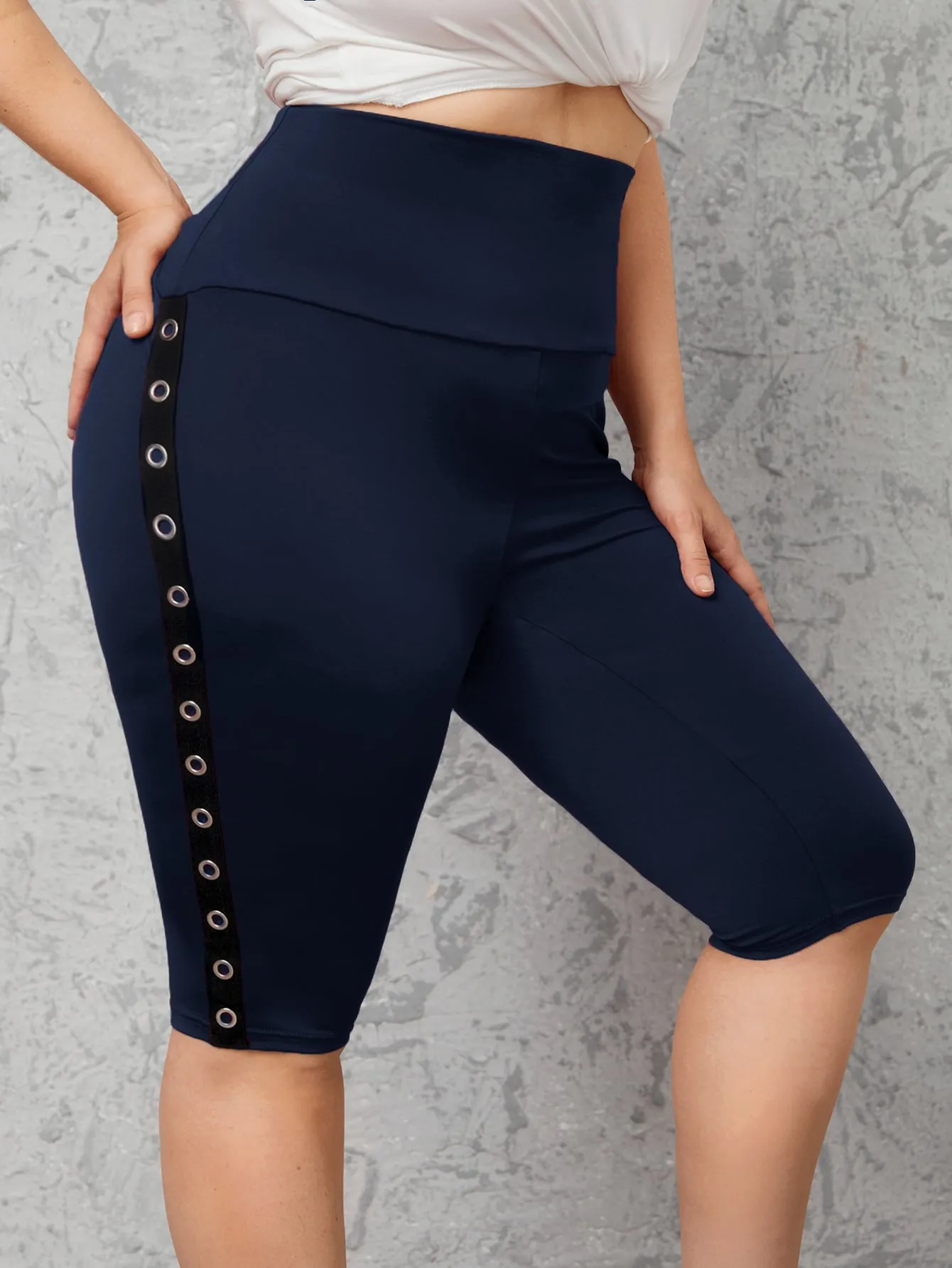Plain Grommet Eyelet Short Plus Size Leggings